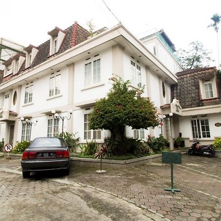 Reddoorz Plus Near Parahyangan University Bandung Exterior foto