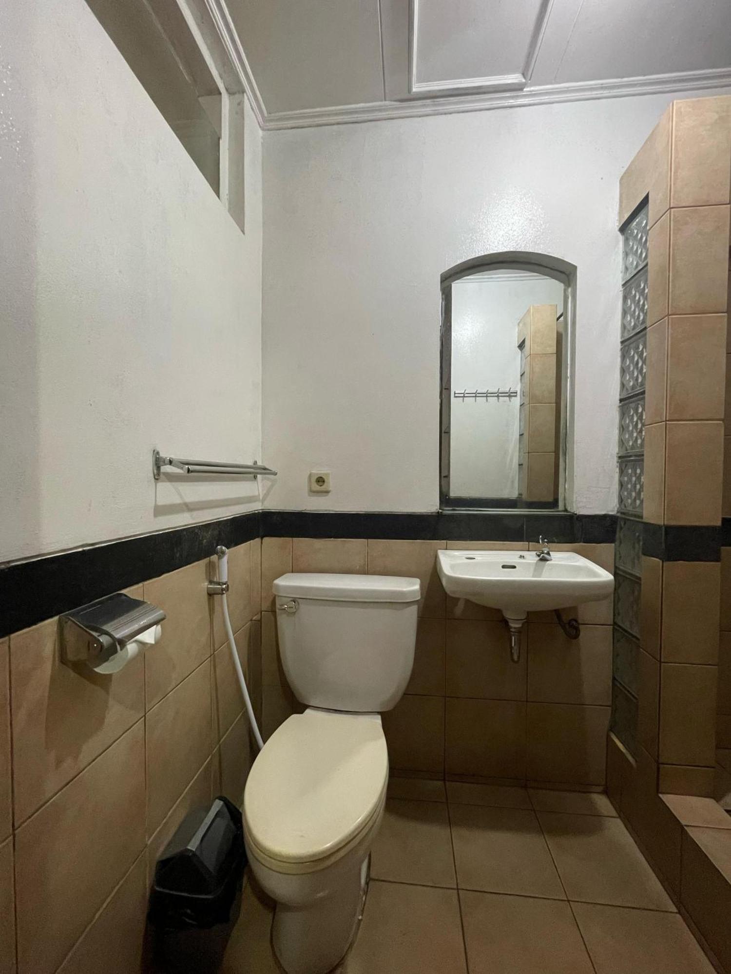 Reddoorz Plus Near Parahyangan University Bandung Exterior foto